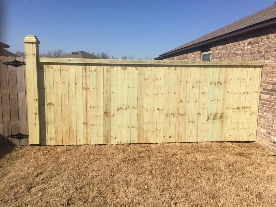 Gallery Images : 3M Custom Fence.